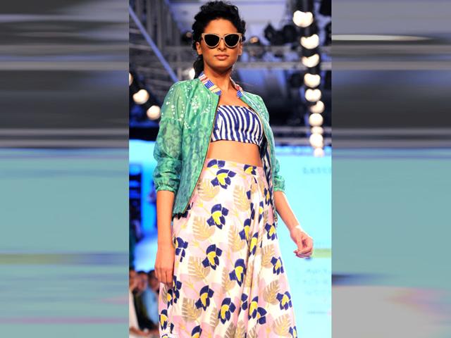 A model showcases a creation by designer Jodi. (Sujit Jaiswal/AFP photo)