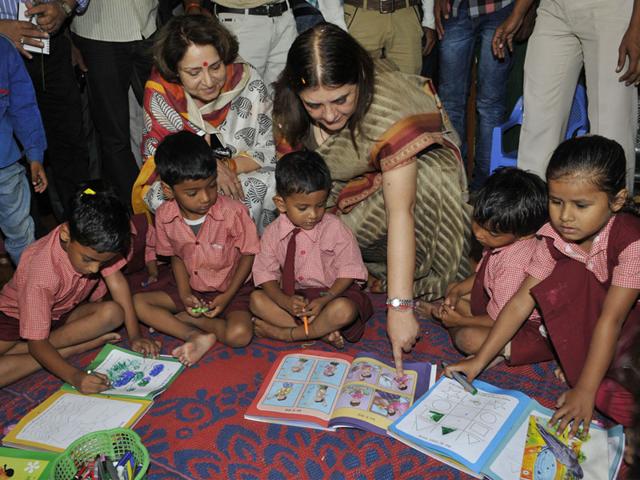 Union minister Maneka Gandhi interacts with children at an anganwadi centre during her visit to Bhopal on Thursday. (Praveen Bajpai/HT photo)