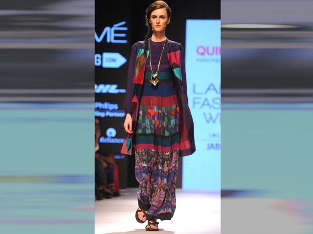 A model showcases a creation by designer Quirk Box at Lakme Fashion Week (LFW) Winter/Festive 2015. (Sujit Jaiswal/AFP photo)