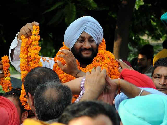 55-year-old Kulwant Singh began his career as an employee of Janta Dharam Kanda and earned a monthly salary of Rs 375.He is now the owner of a company that has a turnover of Rs 1,500 crore. Gurminder Singh/HT
