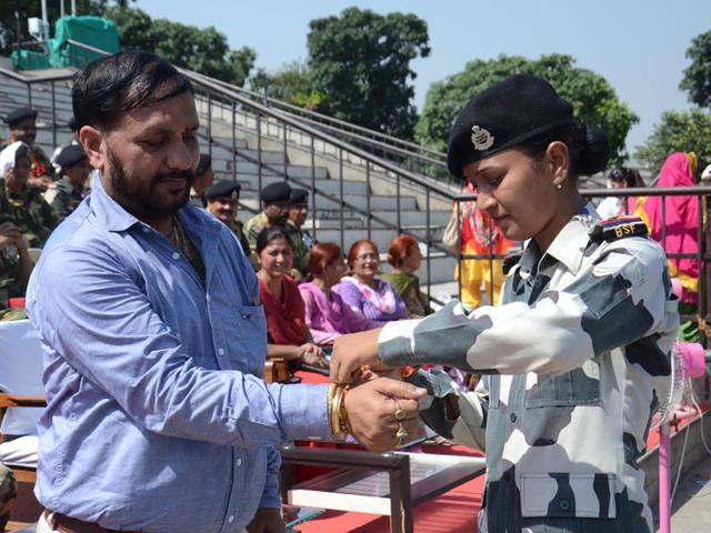 A Border Security Force woman jawan celebrating Raksha Bandhan at Wagah border in Amritsar on Saturday. Sameer Sehgal/HT
