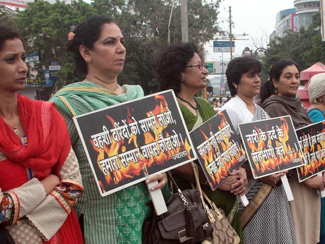 Kavita Raina Murder Eyewitnesses Give Much Needed Push To Investigation In Indore Hindustan Times Indore woman kavita raina was killed by a person who targeted her because he wanted to lure her into a physical relationship and then blackmail her. kavita raina murder eyewitnesses give