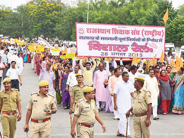 Teachers, under the aegis of Rajasthan Shikshak Sangh, take to the streets to press for their demands in Jaipur on Friday. (HT Photo) Teachers, under the aegis of Rajasthan Shikshak Sangh, take to the streets to press for their demands in Jaipur on Friday. (HT Photo)