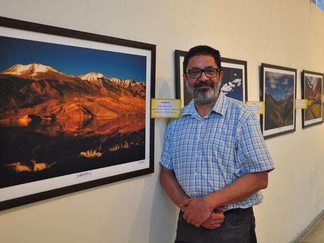 Ex-journalist Sarabjit Pandher with his labour of love-his photos (Karun Sharma/HT)