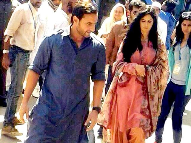 Saif Ali Khan and Katrina Kaif on the sets of Phantom. Saif Ali Khan and Katrina Kaif on the sets of Phantom.