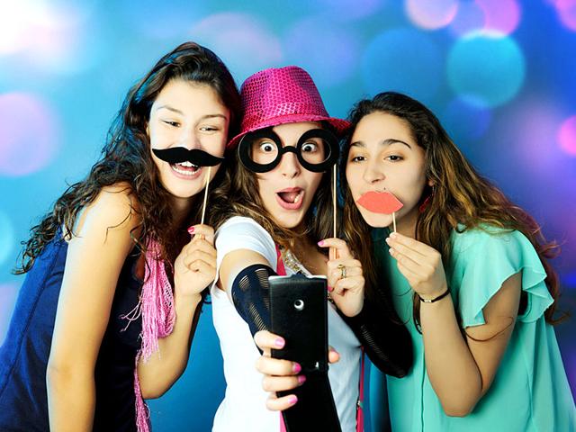 Teens who have close friendships likely to become healthy adults, says a new study. (Shutterstock)