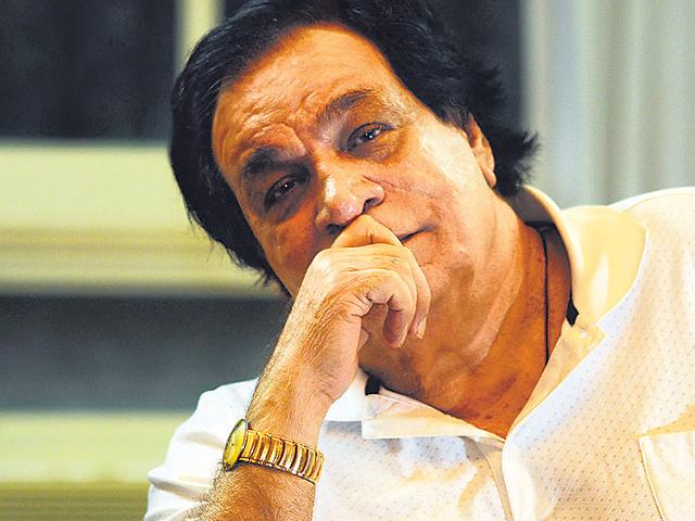 Kader Khan's friends and members from the Hindi film industry are writing a letter to the PM requesting him to honour the veteran actor with a Padma Shri. Kader Khan's friends and members from the Hindi film industry are writing a letter to the PM requesting him to honour the veteran actor with a Padma Shri.