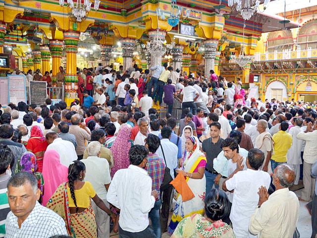 Devotees gather at Dwarkadheesh temple in Mathura to offer prayers on the occasion of Janmashtami. (PTI Photo)