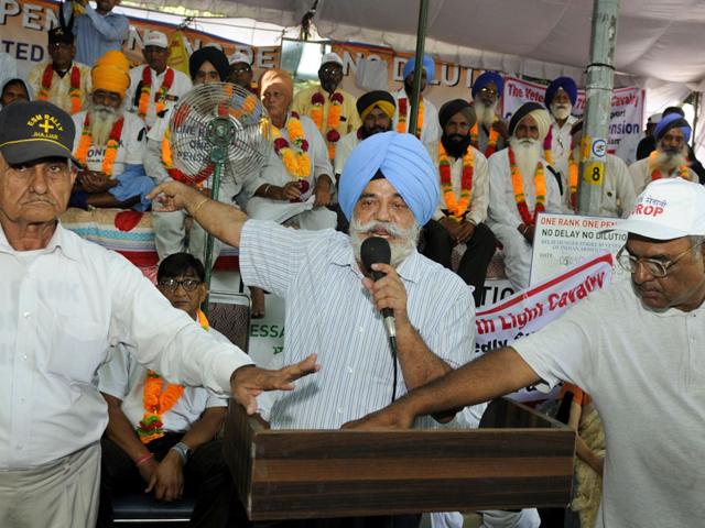 Delhi ACB chief M K Meena (2nd L) looks on as Ex-servicemen talking to the media during their protest over the delay in implementation of ‘One Rank, One Pension’ (OROP) at Jantar Mantar in New Delhi on Tuesday. (PTI Photo) Delhi ACB chief M K Meena (2nd L) looks on as Ex-servicemen talking to the media during their protest over the delay in implementation of ‘One Rank, One Pension’ (OROP) at Jantar Mantar in New Delhi on Tuesday. (PTI Photo)