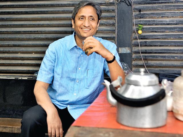 Rooted in reality: Ravish Kumar at a chai shop. (Photo: Subrata Biswas) Rooted in reality: Ravish Kumar at a chai shop. (Photo: Subrata Biswas)