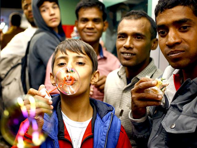 Mehiar, an 11-year-old Kurdish boy from Kobani, makes soap bubbles aboard a train from Hegyeshalom, at the railway station in Vienna, Austria. Austria and Germany threw open their borders to thousands of exhausted migrants on Saturday. (Reuters Photo)