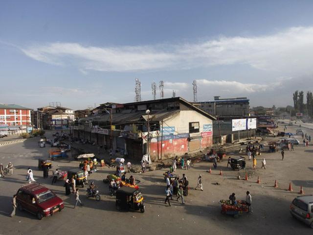 Fresh photo of the same area in Hari Singh High Street, Srinagar, a year since the floods. (Abid Bhat/HT)