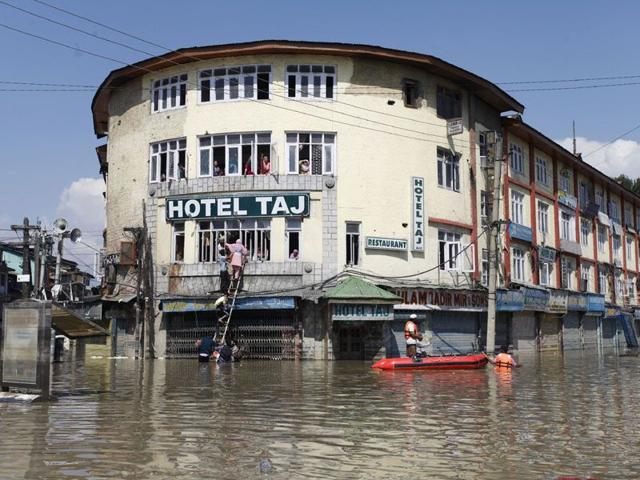 File photo of a flooded area in Budshah Chowk in Srinagar during the September 2014 floods. (Abid Bhat/HT)