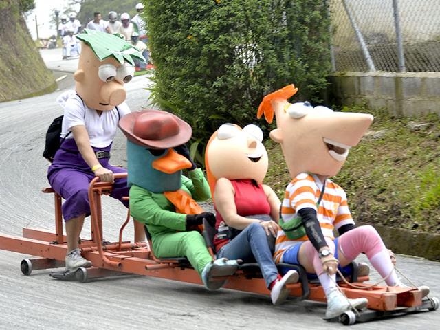 Participants dressed as characters from Phineas and Ferb descend a hill in homemade car during the XXVI Car Festival in Medellin on September 6, 2015. (AFP)