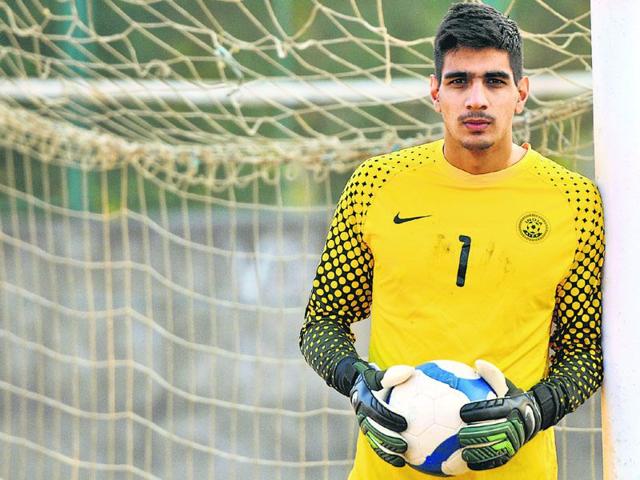Despite India losing 0-3 to Iran in the World Cup qualifiers held in Bangalore on Tuesday, Chandigarh footballers, goalkeeper Gurpreet Singh Sandhu and Sandesh Jhingan, came up with creditable performances. (HT Photo)