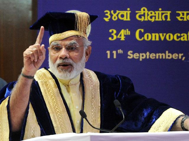 PM Narendra Modi addressing the convocation ceremony of the Post Graduate Institute of Medical Education and Research in Chandigarh on Friday (Keshav Singh/HT)