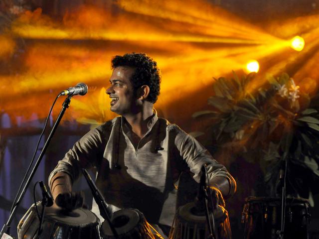 Tuheen Chakravarty, Indian Ocean's tabla player, performs at an event sponsored by Hindustan Times in Gurgaon on Friday evening.(Parveen Kumar/HT Photo)