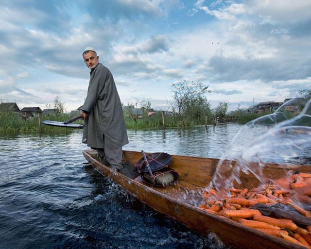 A carrot seller on Dal Lake, reflecting how life goes on despite the conflict (Amit Mehra)