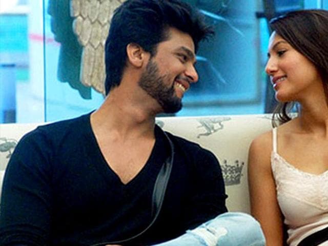 Gauhar Khan and Kushal Tondon were very open about their feelings during season 7. There was even a controversial ‘going to the bathroom together’ episode. Kushal even proposed to Gauhar saying he wants to grow old with her. They fought, they loved, and she won. Then later, they officially announced their break up few months after the show.