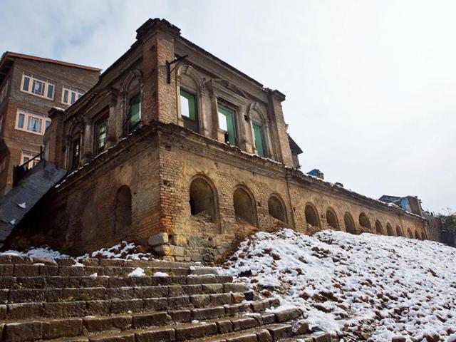 “My inner search was not about looking for Kashmir as a picture postcard, but the silent portrait of the house that stands as a ruin,” says Munshi. (Veer Munshi)