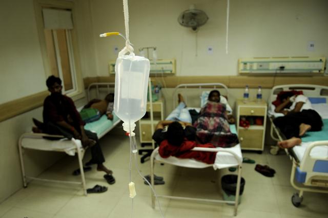 Dengue wards at district hospitals are running without mosquito nets, in Noida. Dengue continues to be rampant in Delhi-NCR region. (Burhaan Kinu/ HT Photo) Dengue wards at district hospitals are running without mosquito nets, in Noida. Dengue continues to be rampant in Delhi-NCR region. (Burhaan Kinu/ HT Photo)