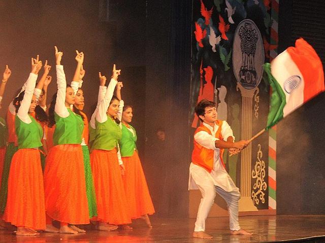 The bonhomie was there. The spirit was there and the pledge was there in the Modern School fraternity on the occasion of Independence Day. Modern School, Barakhamba Road witnessed a plethora of activities including patriotic songs, moving speeches and a “roopak” (ballet), “Ab tumharey hawaley watan sathion” based on the valour of the soldiers who sacrifice their comfort and lives so that we can sleep well. (HT PACE)