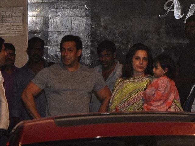 Salman Khan welcomes guests at his residence for Ganesh Chaturthi celebrations in Mumbai, on Sep 17, 2015. (IANS) Salman Khan welcomes guests at his residence for Ganesh Chaturthi celebrations in Mumbai, on Sep 17, 2015. (IANS)
