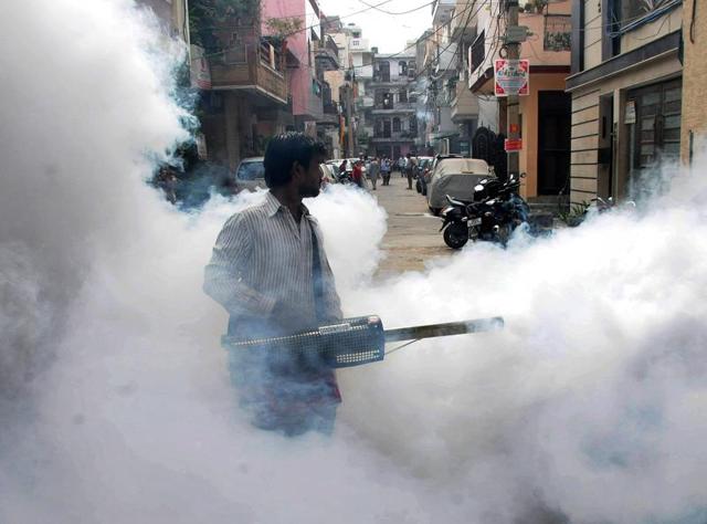 An Indian Municipal Corporation sanitation worker fumigates an area as part of the anti-dengue fumigation drive to curb breeding sites for mosquitoes causing dengue outbreak in New Delhi. (EPA Photo) An Indian Municipal Corporation sanitation worker fumigates an area as part of the anti-dengue fumigation drive to curb breeding sites for mosquitoes causing dengue outbreak in New Delhi. (EPA Photo)