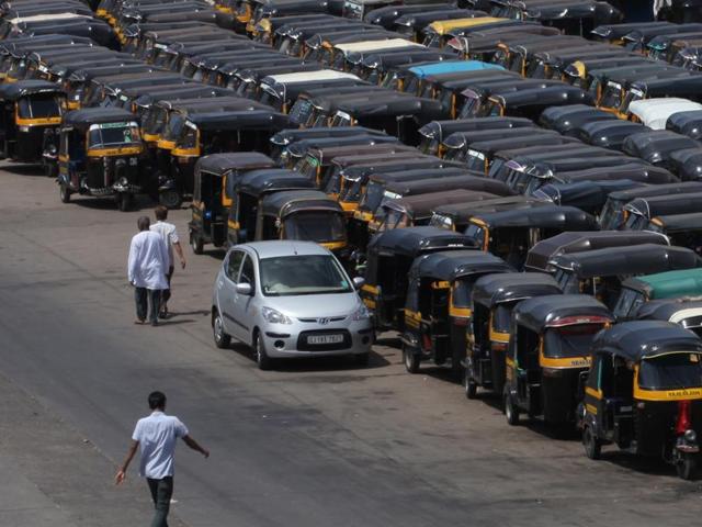 File photo of autorickshaws parked at Bandra Reclaimation in Mumbai. (HT photo/Anshuman poyrekar) File photo of autorickshaws parked at Bandra Reclaimation in Mumbai. (HT photo/Anshuman poyrekar)