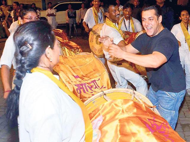 Salman Khan during Ganesh visarjan festivities at his home. (HT PHOTO/YOGEN SHAH)
