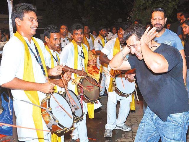Salman Khan during Ganesh visarjan festivities at his home. (HT PHOTO/YOGEN SHAH)