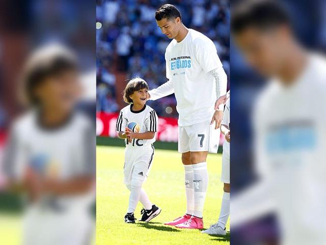 Real Madrid's Ronaldo hosts son of kicked Syria refugee