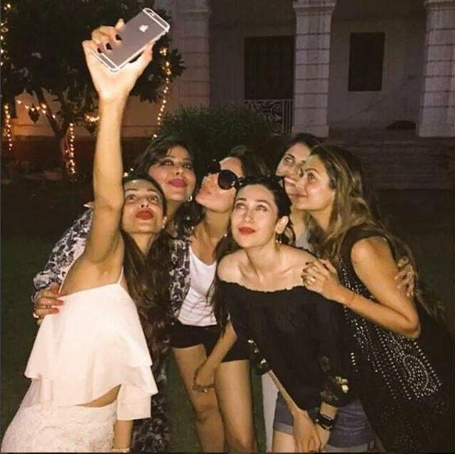  (INSTAGRAM/KAREENAKAPOOR)