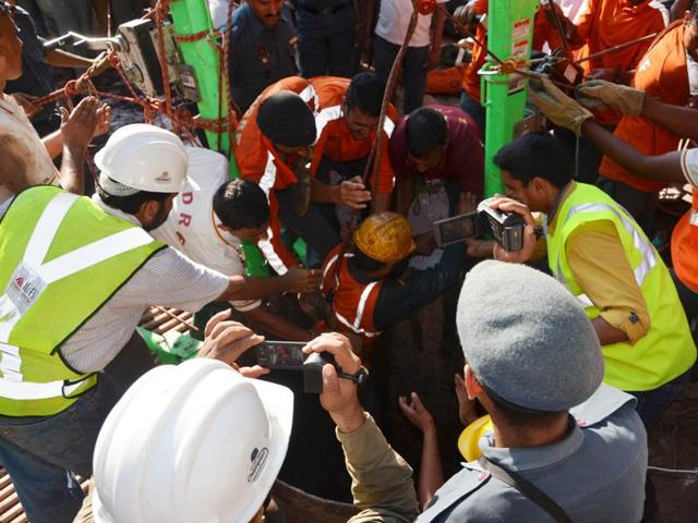 The two labourers were rescued after being trapped in a tunnel for 9 days in Bilaspur district of Himachal Pradesh. (HT Photo)