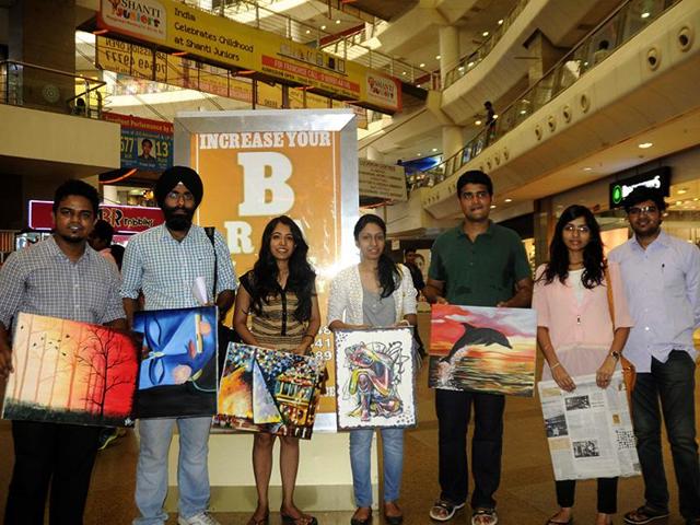 Several students of IIM-Lucknow flocked to Fun Republic Mall on Sunday and sold their paintings to help the girl child. The exercise was also aimed at helping students learn the art of negotiation. Lucknowites happily opened their wallets for amateur paintings made by budding managers. (Deepak Gupta/HT) 