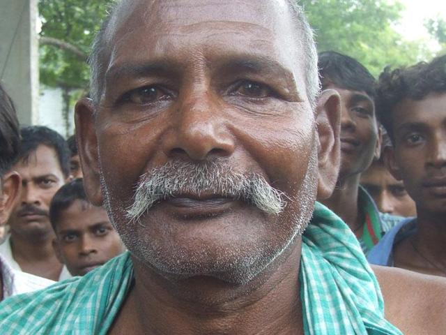 Ramjit Yadav of Dallapati village in Mirzapur district will be felicitated by the chief minister for his brave act. (HT photo) Ramjit Yadav of Dallapati village in Mirzapur district will be felicitated by the chief minister for his brave act. (HT photo)
