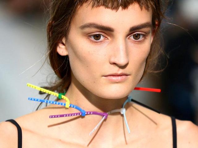 Plastic cable ties in bright colours at Christopher Kane’s show. 