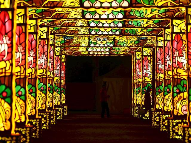 A visitor looks at a display at the Dandenong Festival of Lights in the suburb of Dandenong in Melbourne on September 23, 2015. (Reuters)
