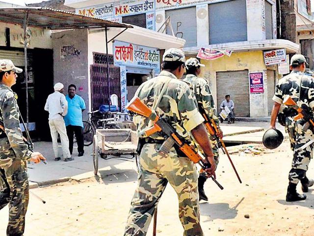 Security personnel keep vigil in the violence-hit areas of Muzaffarnagar. ((HT file photo)) Security personnel keep vigil in the violence-hit areas of Muzaffarnagar. ((HT file photo))
