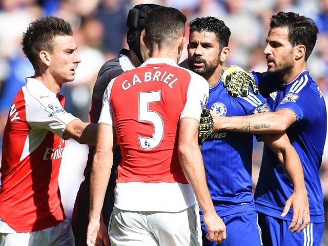 Chelsea's Diego Costa, second from right, clashes with Arsenal’s Gabriel Paulista, centre, resulting in Gabriel being sent off during the EPL match at Stamford Bridge , London, on September 19, 2015. (EPA Photo) Chelsea's Diego Costa, second from right, clashes with Arsenal’s Gabriel Paulista, centre, resulting in Gabriel being sent off during the EPL match at Stamford Bridge , London, on September 19, 2015. (EPA Photo)