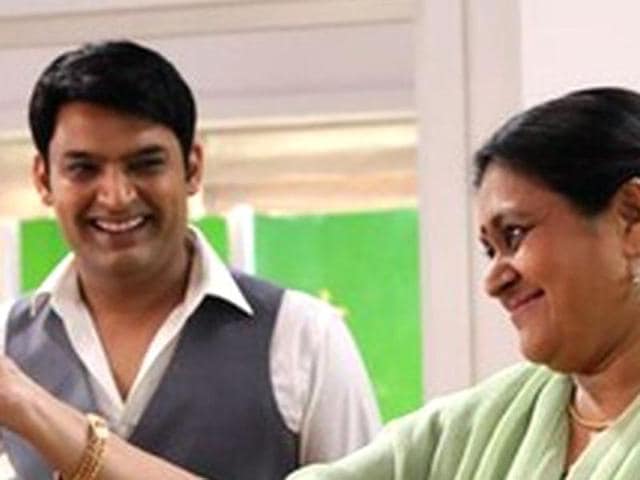 Kapil Sharma and Supriya Pathak in a still from Kis Kisko Pyaar Karoon.(YOUTUBE)