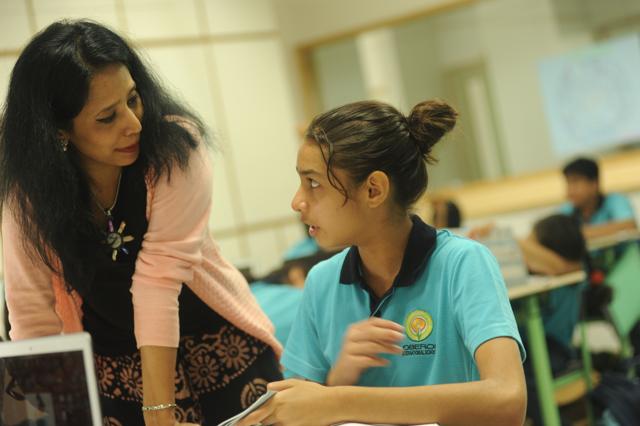A research guide counsels a student from Oberoi International.
