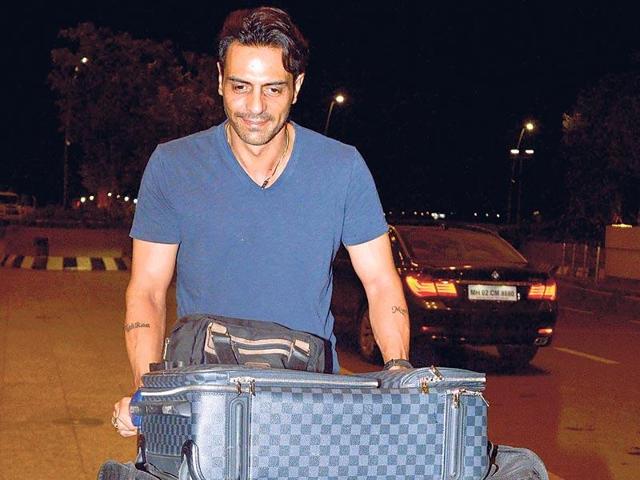 Arjun Rampal spotted entering the Mumbai airport. (Photo: Yogen Shah)