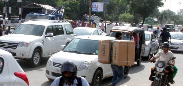 There was a heavy rush of vehicles too, besides, the regular traffic flow on this road that resulted in chaos and caused inconvenience to many. (JS Grewal/HT Photo)