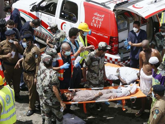 Emergency services attend to victims crushed in a crowd in Mina, Saudi Arabia during the annual hajj pilgrimage on Thursday.(AP) Emergency services attend to victims crushed in a crowd in Mina, Saudi Arabia during the annual hajj pilgrimage on Thursday.(AP)