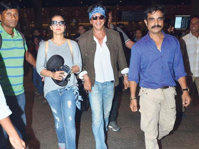 Shah Rukh Khan and Kajol, who were returning after completing a shooting schedule in Bulgaria, were seen at the Mumbai airport. Before exiting the airport in his own vehicle, SRK went all the way to Kajol’s car to see her off. (Photo: Viral Bhayani)
