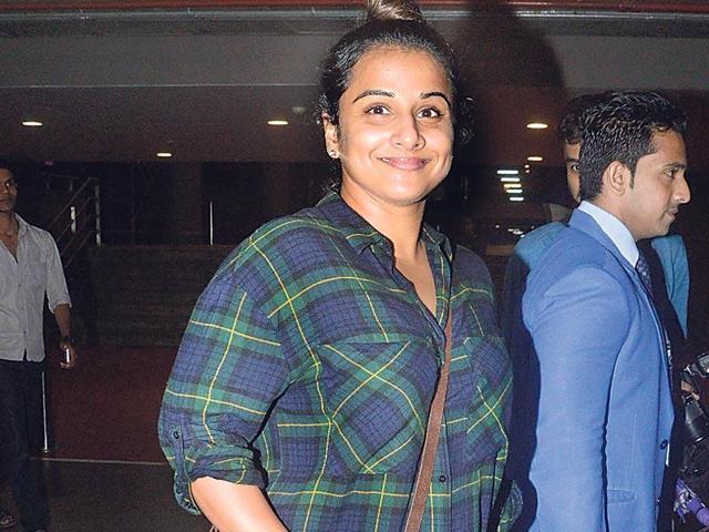 Vidya Balan smiled for the cameras at Mumbai airport. (Photo: Viral Bhayani)