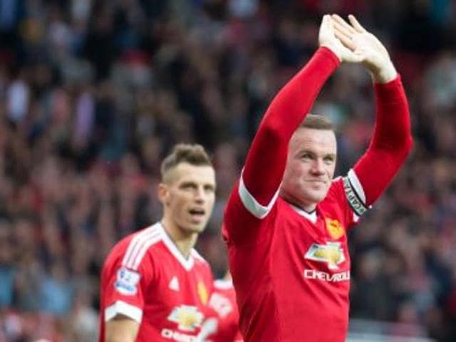 Manchester United's Memphis Depay celebrates scoring the first goal against Sunderland at Old Trafford, on September 26, 2015. (Reuters Photo) Manchester United's Memphis Depay celebrates scoring the first goal against Sunderland at Old Trafford, on September 26, 2015. (Reuters Photo)