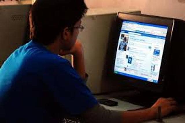 The ban, which was to end at 10 pm tonight, has been imposed on internet so that no videos are uploaded and social networking sites are not accessible. (LIVE MINT PHOTO) The ban, which was to end at 10 pm tonight, has been imposed on internet so that no videos are uploaded and social networking sites are not accessible. (LIVE MINT PHOTO)