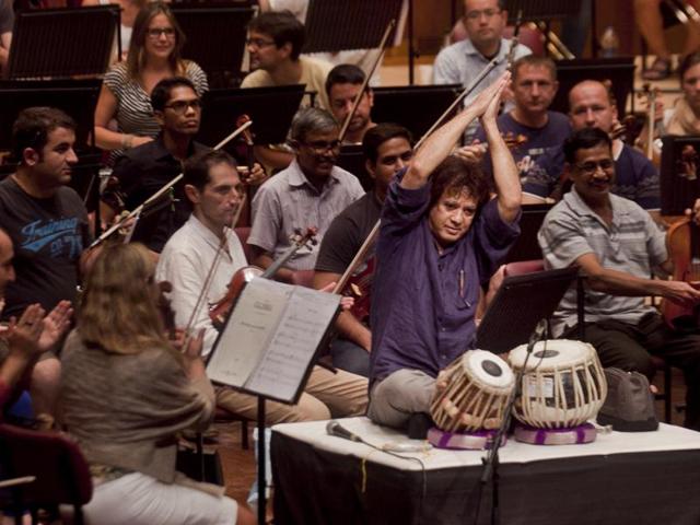 Tabla player Zakir Hussain at a rehearsal at Jamshed Bhabha theatre, NCPA in Mumbai. (Kunal Patil/HT photo)